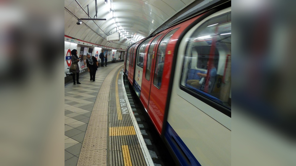 What is the Space between a Train And the Platform